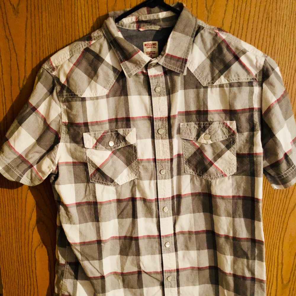 Mossimo short sleeve button down shirt gently used